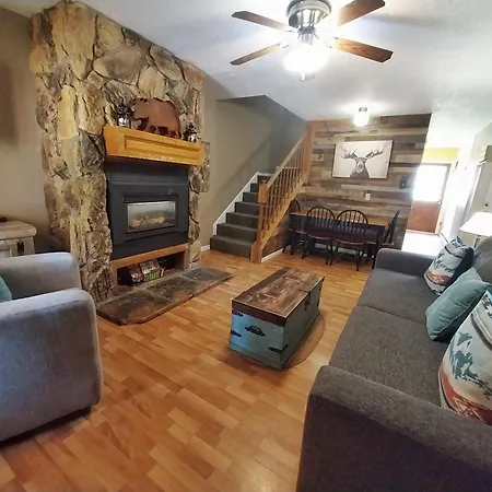 Valley Condo 104 - Casa Zia - Creekside - Wifi - Hot Tub - Fireplace - Washer - Dryer - Pet Friendly